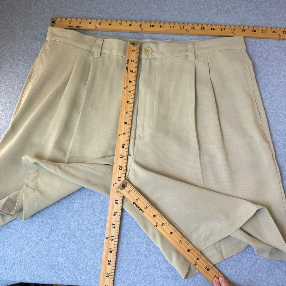 Tommy Bahama Relax 100%  Silk Pleated Golf Shorts Khaki‎ Beige Mens Size 38 x 9